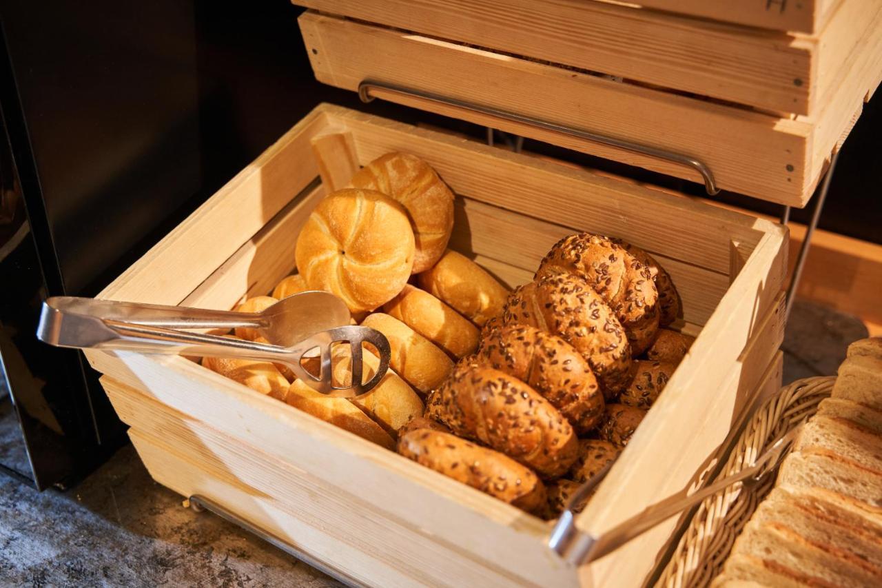 פראג Jalta Boutique Hotel מראה חיצוני תמונה A wooden bread box